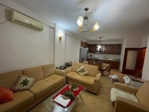 Tirane, jepet me qera apartament 2+1+Ballkon Kati 4, 94 m² 550 € (rruga Kongresi Manastirit)