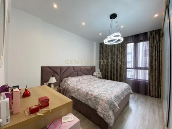 Tirane, shitet apartament 2+1+Ballkon , 102 m² 187.000 € (rruga agim prodani)