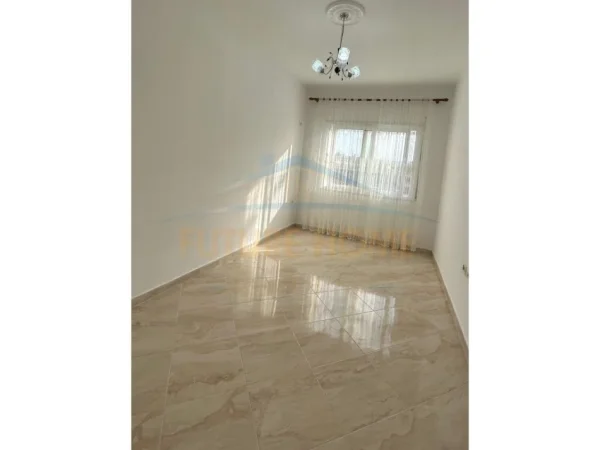 Tirane, shitet apartament 1+1 Kati 4, 65 m² 85.000 € (Fresk)