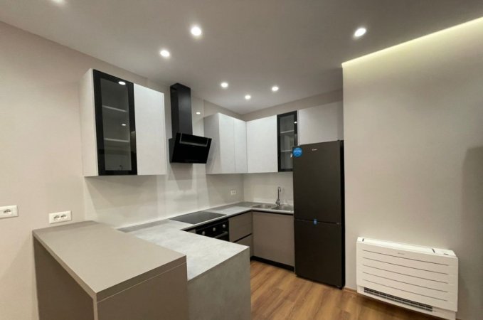 Tirane, jepet me qera apartament 2+1+Ballkon Kati 9, 111 m² 830 € (rruga e Dibres)
