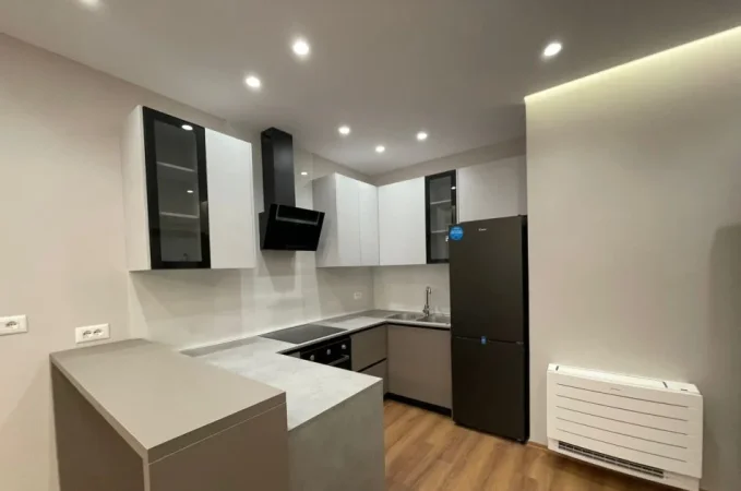 Tirane, jepet me qera apartament 2+1+Ballkon Kati 9, 111 m² 830 € (rruga e Dibres)