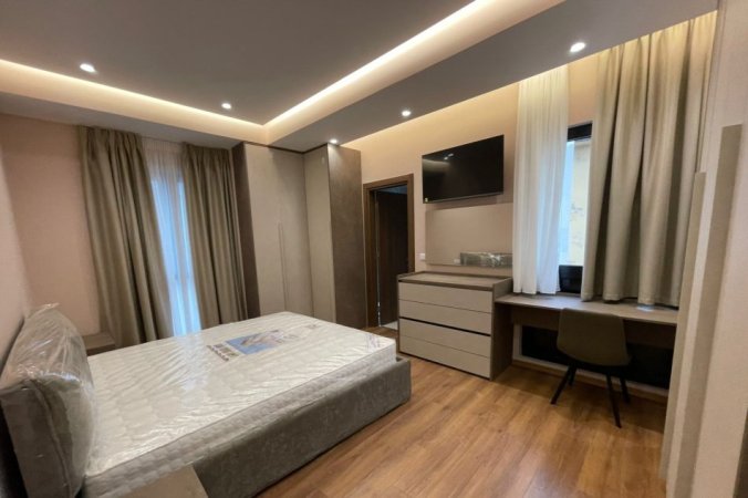 Tirane, jepet me qera apartament 2+1+Ballkon Kati 9, 111 m² 830 € (rruga e Dibres)
