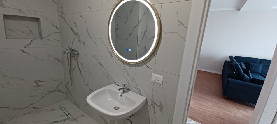 Tirane, jepet me qera apartament 1+1 Kati 5, 75 m² 500 € (Ish Fusha e Aviacionit)
