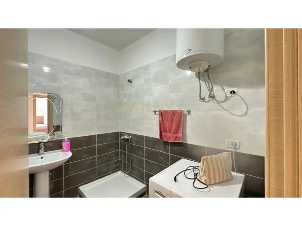 Tirane, jepet me qera apartament 2+1 Kati 7, 90 m² 450 € (Astir)