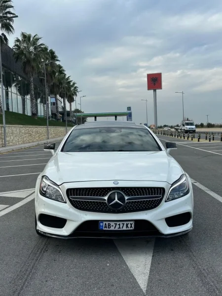 Tirane, shes makine CLS 550 Benzin, e bardhë tiptronik 121.000 km 25.000 €
