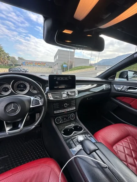 Tirane, shes makine CLS 550 Benzin, e bardhë tiptronik 121.000 km 25.000 €