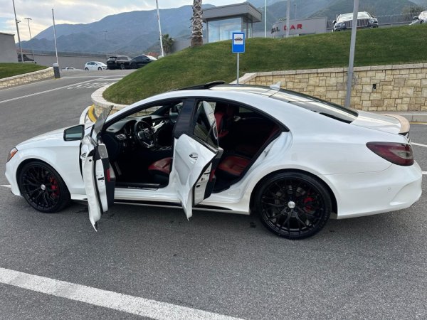 Tirane, shes makine CLS 550 Benzin, e bardhë tiptronik 121.000 km 25.000 €