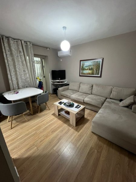 Tirane, jepet me qera apartament 1+1+Aneks+Ballkon Kati 2, 75 m² 500 € (Shkolla Harry Fultz)