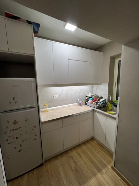 Tirane, jepet me qera apartament 1+1+Aneks+Ballkon Kati 2, 75 m² 500 € (Shkolla Harry Fultz)