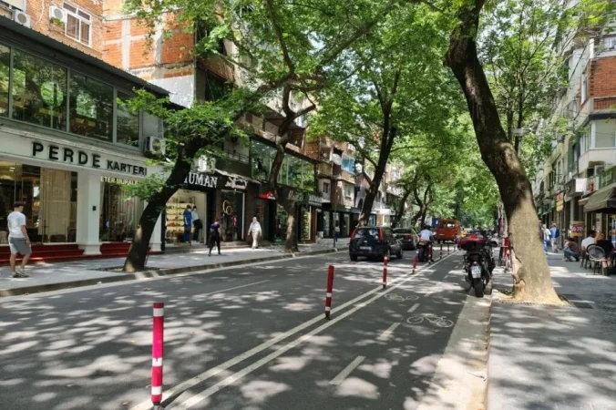 Tirane, jepet me qera ambjent biznesi Kati 2, 100 m² 1.700 € (Myslym Shyri)