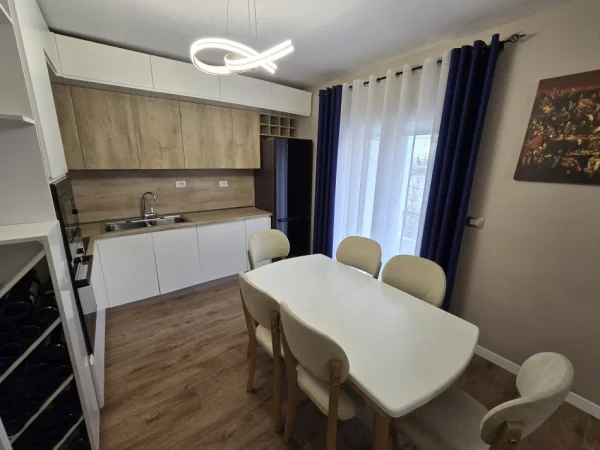 Tirane, shitet apartament 2+1+Ballkon , 92 m² 128.000 €