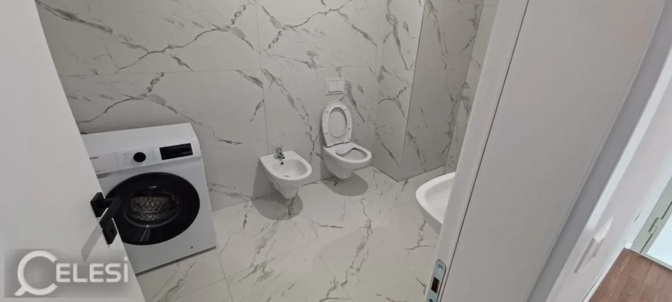 Tirane, jepet me qera apartament 1+1+Ballkon Kati 5, 75 m² 500 € (FUSHA E AVIACIONIT)