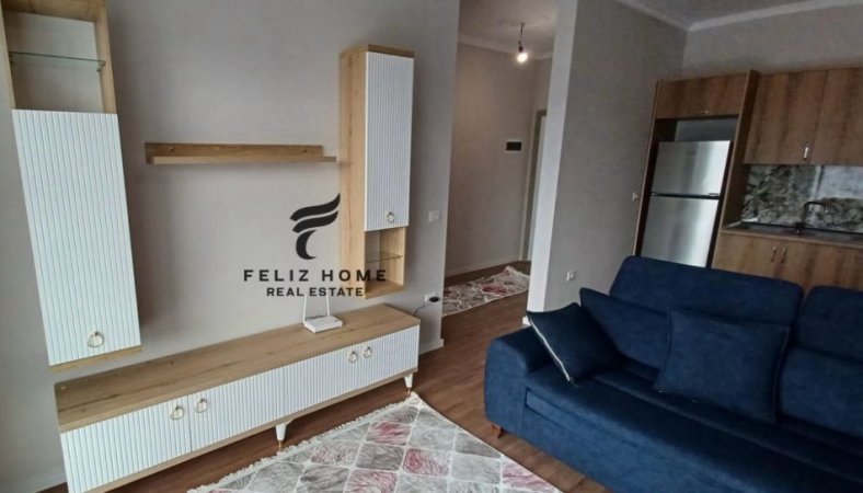 Tirane, jepet me qera apartament 1+1+Ballkon Kati 5, 75 m² 500 € (FUSHA E AVIACIONIT)