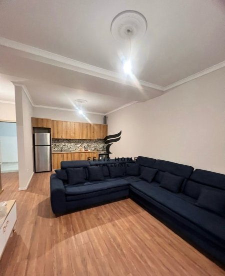 Tirane, jepet me qera apartament 1+1+Ballkon Kati 5, 75 m² 500 € (FUSHA E AVIACIONIT)