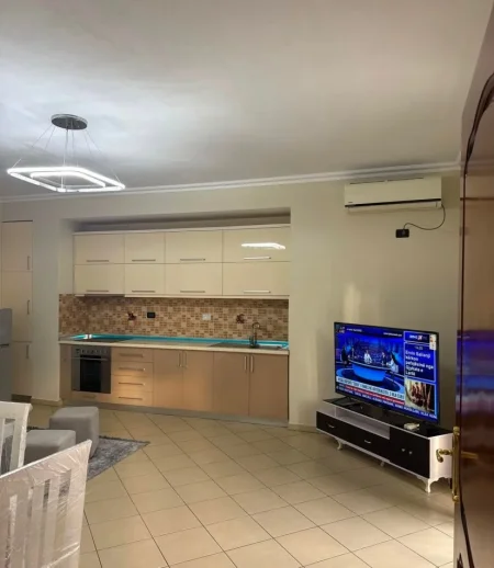 Tirane, jepet me qera apartament 1+1+Ballkon Kati 2, 75 m² 450 € (RRUGA 5 MAJI)