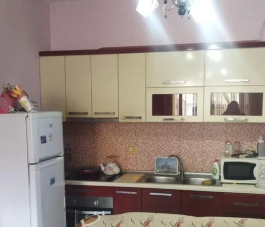 Tirane, jepet me qera apartament 2+1+Ballkon Kati 7, 75 m² 350 € (KOMBINAT)