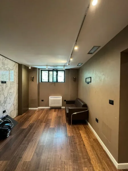 Tirane, shitet ambjent biznesi Kati 0, 61 m² 200.000 € (Rr. Elbasanit)