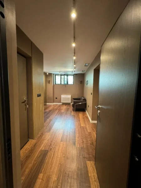 Tirane, shitet ambjent biznesi Kati 0, 61 m² 200.000 € (Rr. Elbasanit)