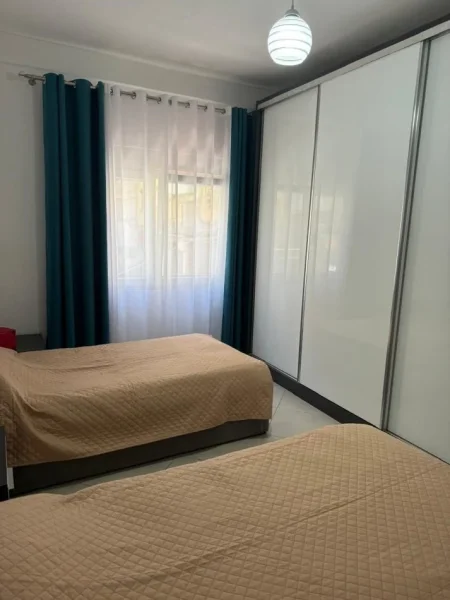 Tirane, jepet me qera apartament 2+1 Kati 1, 85 m² 600 € 