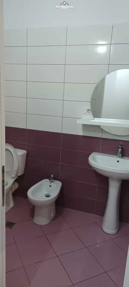 Tirane, jepet me qera apartament 1+1+Ballkon Kati 3, 70 m² 450 € (don bosko)