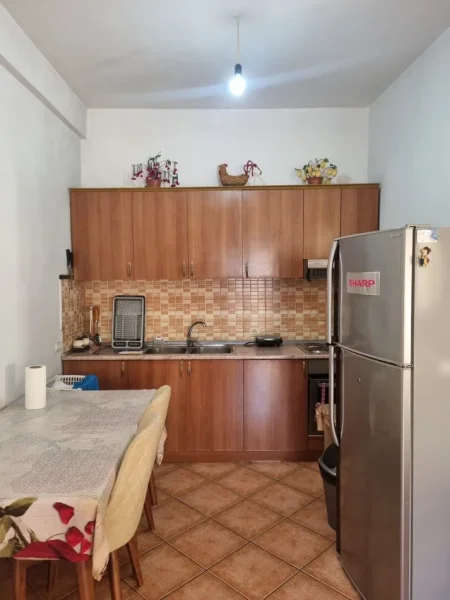 Tirane, jepet me qera apartament 2 Katshe Kati 1, 200 m² 1.100 € (Kombinat)