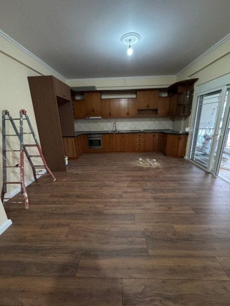 Tirane, jepet me qera apartament 2+1 Kati 4, 140 m² 500 € (Porcelan)