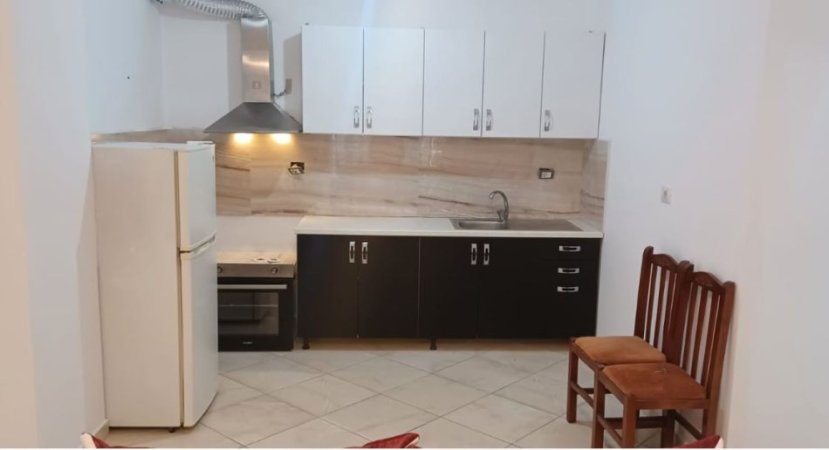 Tirane, jepet me qera apartament 1+1 Kati 3, 70 m² 450 € (Don Bosko)