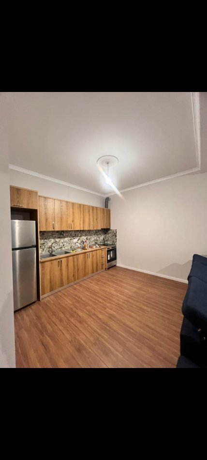 Tirane, jepet me qera apartament 1+1 Kati 5, 75 m² 500 € (Ish Fusha Aviacionit)