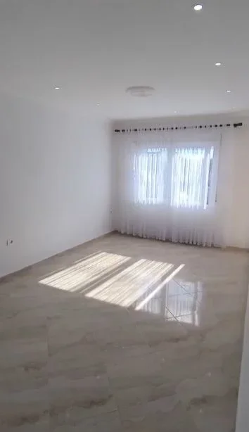 Tirane, shitet apartament 1+1 Kati 2, 52 m² 78.000 € (Fresk)