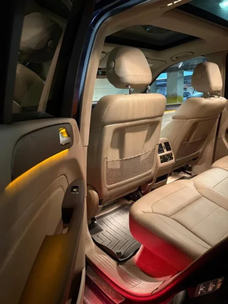 Tirane, shitet Benz , ngjyre blu   145 mije km , vlera 18.000 €