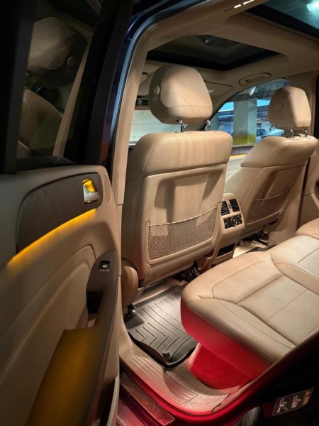 Tirane, shitet Benz , ngjyre blu   145 mije km , vlera 18.000 €