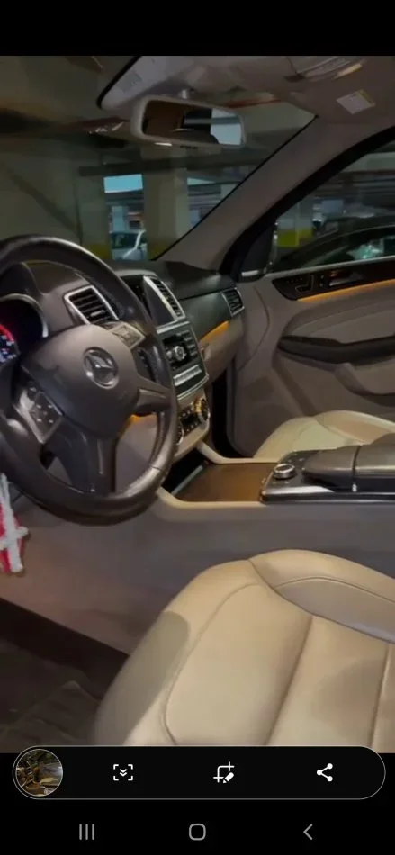 Tirane, shitet Benz , ngjyre blu   145 mije km , vlera 18.000 €