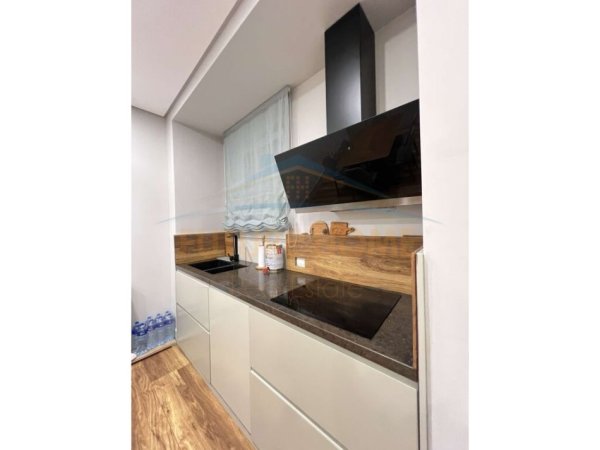 Tirane, jepet me qera apartament 2+1+Ballkon Kati 2, 115 m² 1.200 € (Secret Garden Residence, Teg. Tiranë.)
