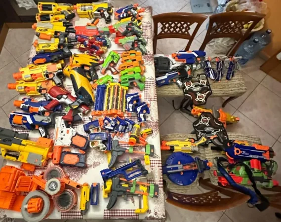 Tirane, shes Lojra plastike NERF automatike, gjysemautomatike 200 €