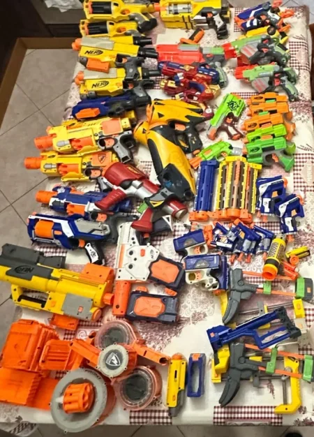 Tirane, shes Lojra plastike NERF automatike, gjysemautomatike 200 €