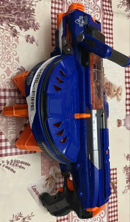 Tirane, shes Lojra plastike NERF automatike, gjysemautomatike 200 €