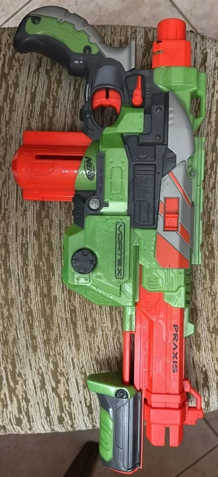 Tirane, shes Lojra plastike NERF automatike, gjysemautomatike 200 €