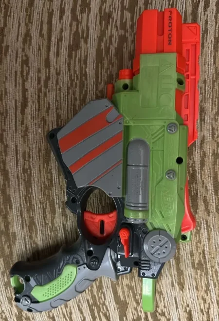 Tirane, shes Lojra plastike NERF automatike, gjysemautomatike 200 €