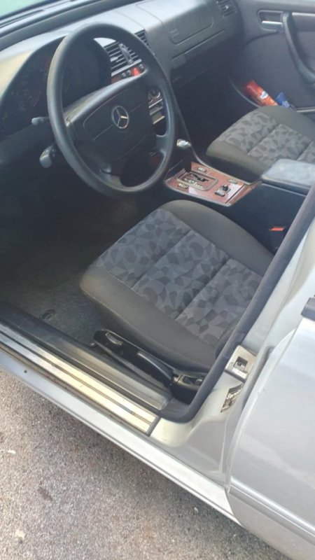 Tirane, shes makine Mercedes Benc C-class Nafte, gri metalizato automatik Kondicioner 223.000 km 2.300 €