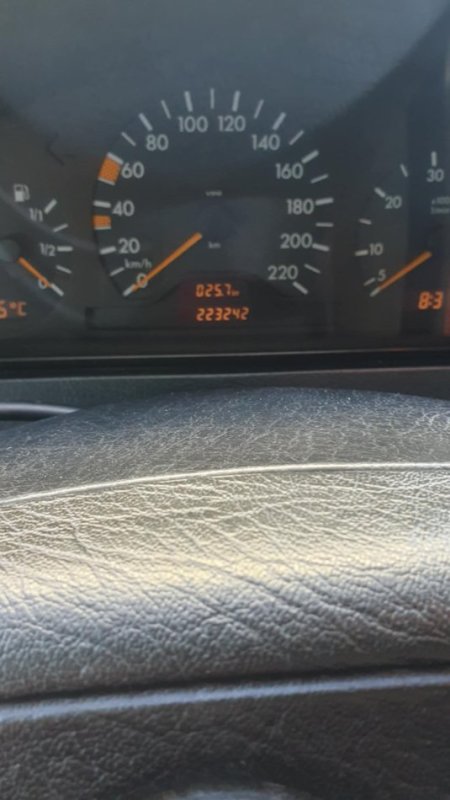 Tirane, shes makine Mercedes Benc C-class Nafte, gri metalizato automatik Kondicioner 223.000 km 2.300 €