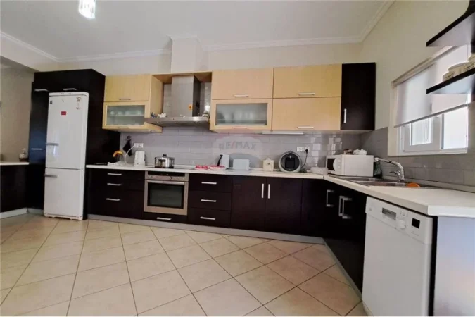 Vlore, shitet apartament duplex Dublex Kati 2, 172 m² 167.000 € (At Kristo Negovani)