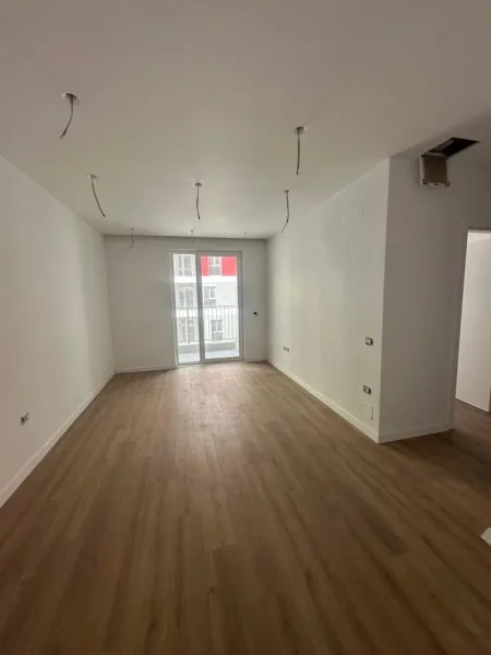 Tirane, shitet apartament 1+1+Ballkon Kati 4, 62 m² 71.645 € (Univers City)