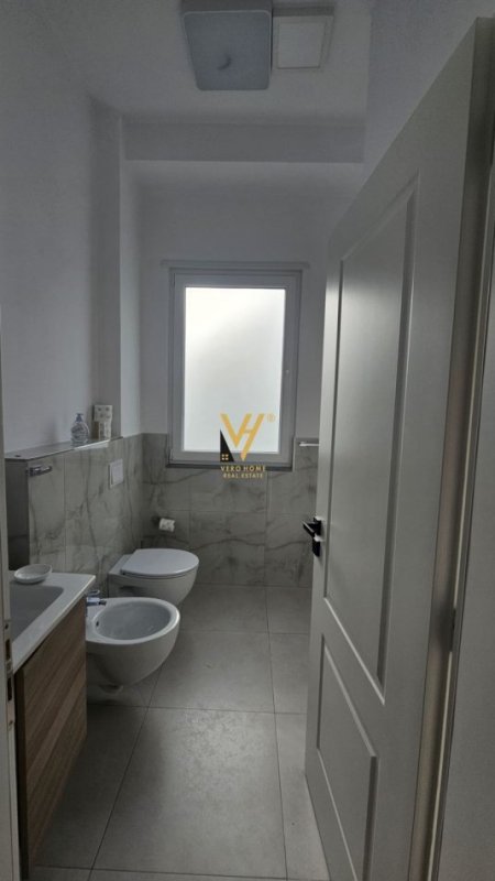 Tirane, jepet me qera Vile 3 Katshe Kati 0, 250 m² 2.800 € (SAUK)