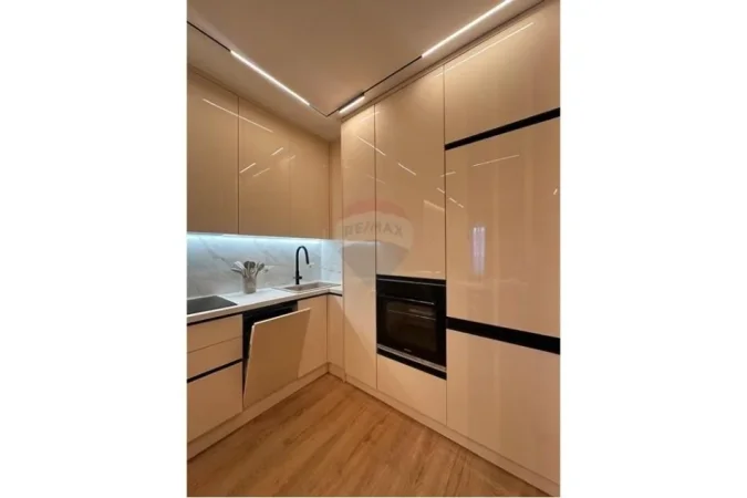 Tirane, jepet me qera apartament 1+1 Kati 3, 70 m² 550 € (Pallati me Shigjeta)