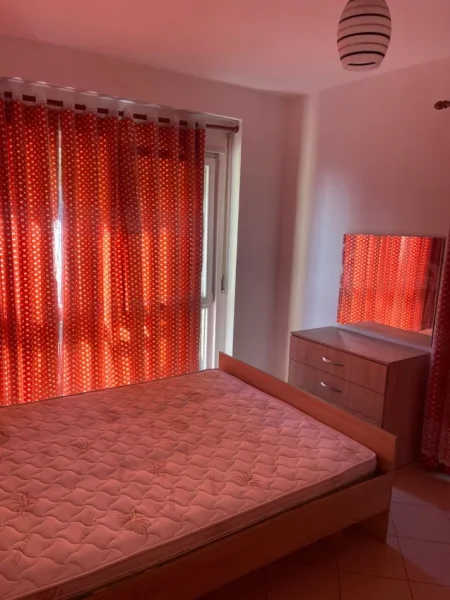 Tirane, jepet me qera apartament 2+1+Ballkon Kati 2, 95 m² 500 € (KRISTAL CENTER)