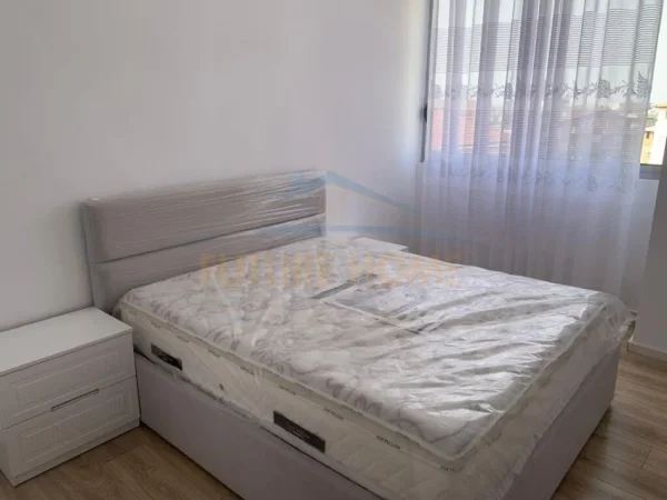 Durres, jepet me qera apartament 3+1 Kati 3, 150 m² 500 € (galaktiku durres)