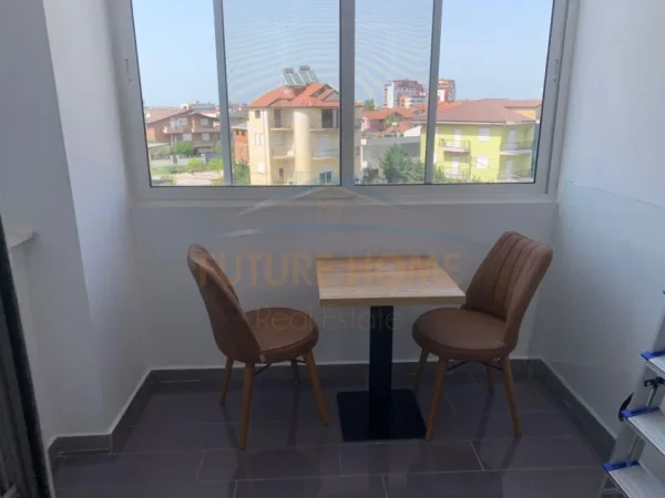 Durres, jepet me qera apartament 3+1 Kati 3, 150 m² 500 € (galaktiku durres)