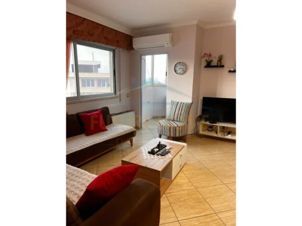 Durres, jepet me qera apartament 3+1 Kati 7, 140 m² 550 € (Prane portit ,Durres)