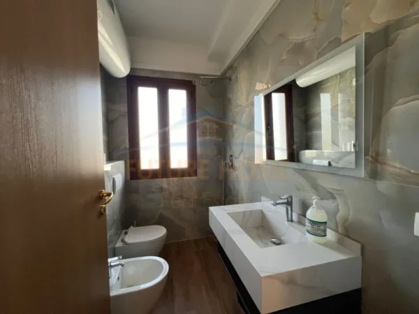 Durres, jepet me qera apartament 2+1 , 86 m² 350 € (Prane Shkolles "Eftali Koci", Durres)