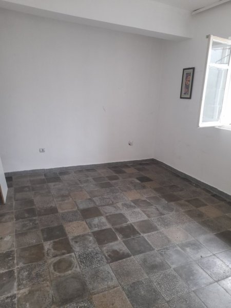 Tirane, jap me qera apartament duplex 1+1+Ballkon Kati 3, 50 m² 280 € (Jan Kukuzeli)